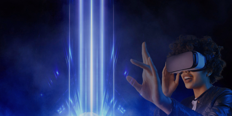 Persona con headset para metaverso