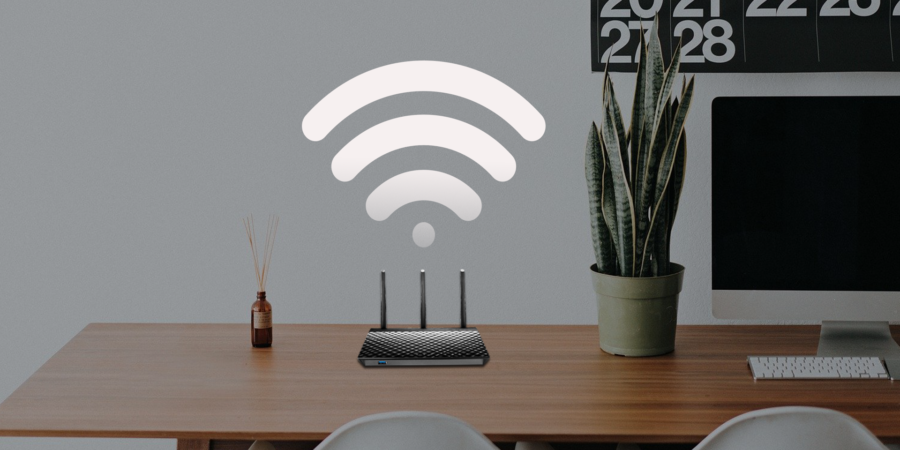 router en una mesa
