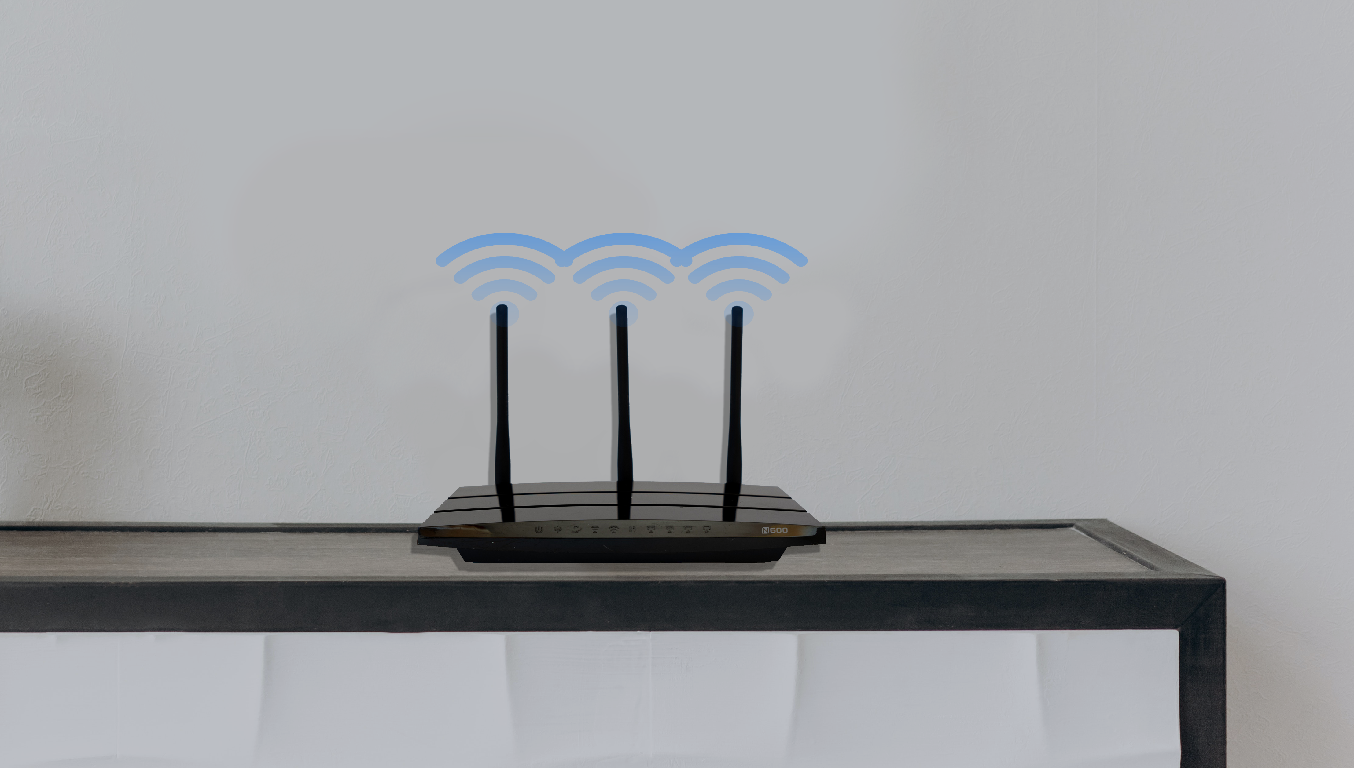router en una mesa